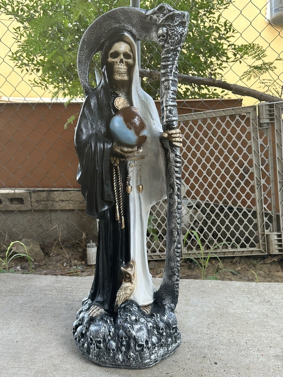 Estatua artesanal de Santa Muerte